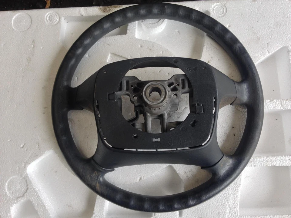 Toyota Corolla Steering Wheel ZZE122 12/01-06/07 - image 3 of 3