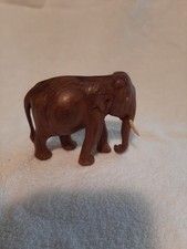 Elefant aus dunklem Holz, sehr guter Zustand, 10 x 8 cm