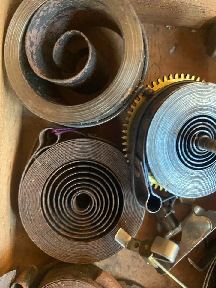 Lot of old MAINSPRINGS FOR ANTIQUE CLOCKS new and used  - Image 3 of 4
