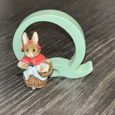 BEATRIX POTTER-Q-MRS. RABBIT LETTER FIGURINE A5009 Enesco Ltd