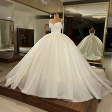 Sweetheart Lace Applique Beach Wedding Dress Ball Gown Luxury Bedaed Bridal Gown