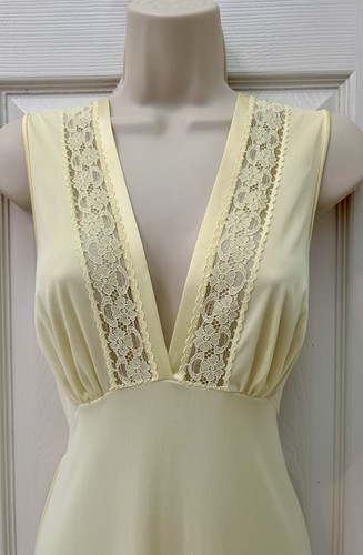 VTG Vanity Fair Peignoir Pastel Yellow Nightgown Nylon Sleeveless Deep V-neck 34