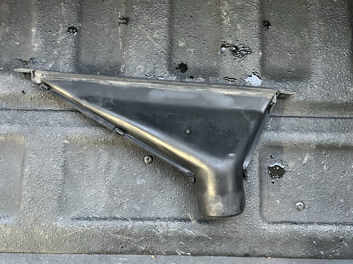 Toyota HILUX 1979 1980 1981 1982 1983 Windshield Defroster Vent