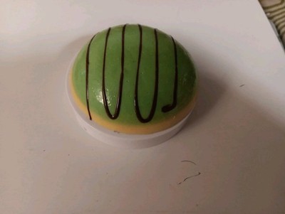 I Heart   Revolution MINT CHOC CHIP Donut Shadow Palette