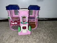 Fisher-Price sweet streets Pink and white dollhouse