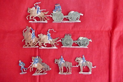 PLATS D'ÉTAIN 4 soldats dont un mort - Flat tin - Zinnflachfiguren EUR