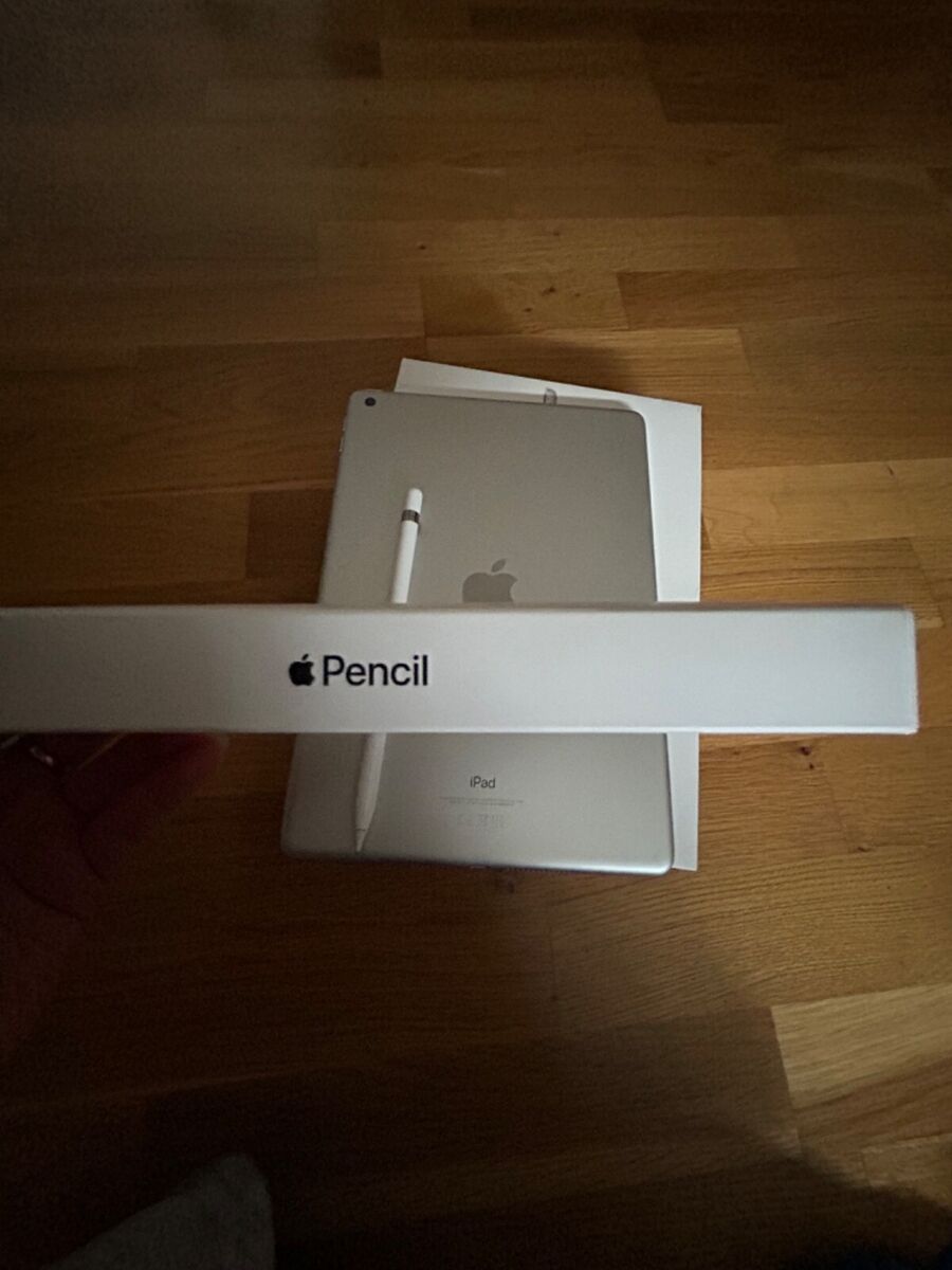 ipad 9th generation 64gb silver with apple pencil and box ipad 9th generation 64gb silver with apple pencil and box