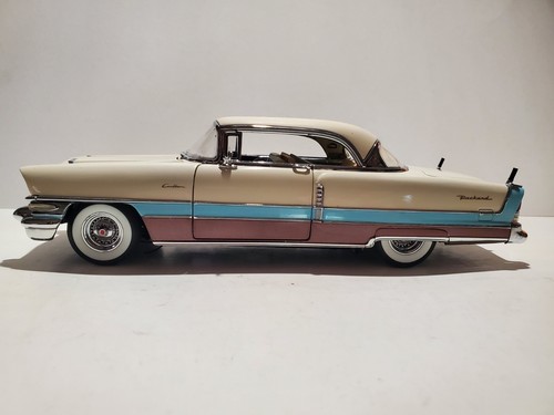 Danbury Mint 1956 Packard Caribbean 1:24 Scale Diecast Model Car - Picture 14 of 15