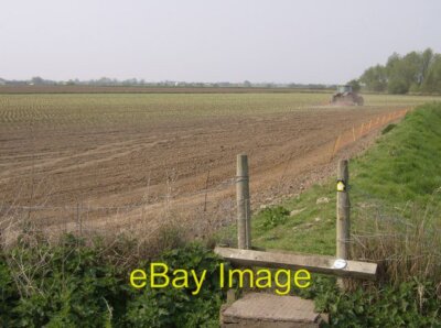 Foto 6x4 Ackerland neben Fluss Glen Crossgate \/TF2426 Blick nach Westen, auf c2007