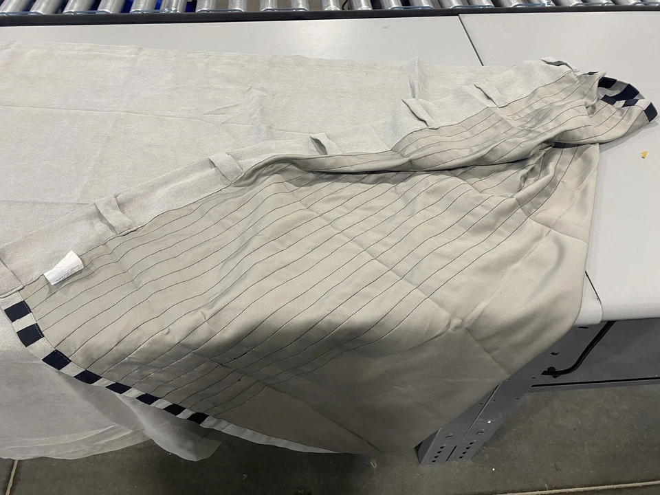 MADISON PARK FABRIC SHOWER CURTAINS 底部横纹条纹 2 PK - 灰色/黑色 — 第 2/4 张图片