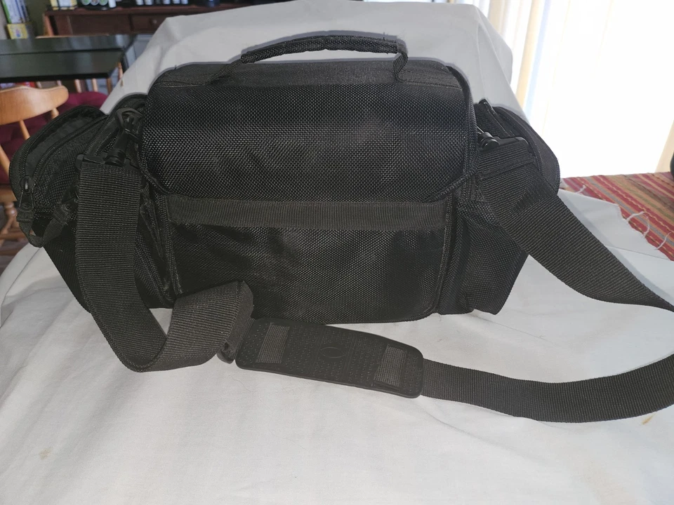 Bolso grande para cámara Kodak negro de nailon con correa para el hombro Foto 2 de 4
