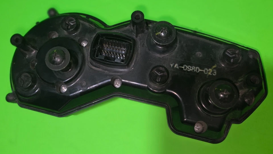 Conjunto de medidor 2008 Yamaha FZ1 2D1-83500-60-00 - Imagem 2 de 2