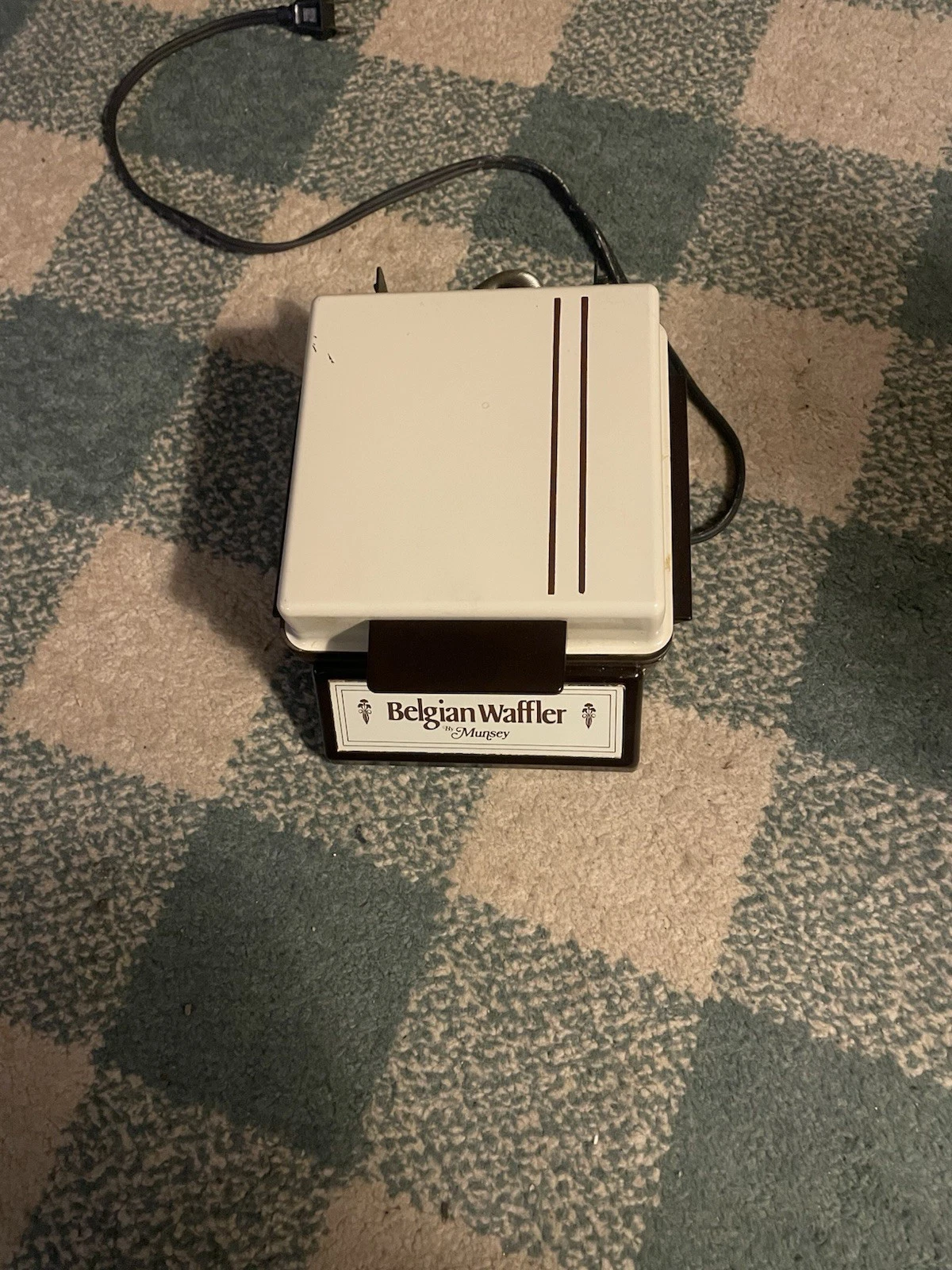 Vintage Munsey Belgian Waffler Electric Waffle Maker Model BW2 900W 120V Working