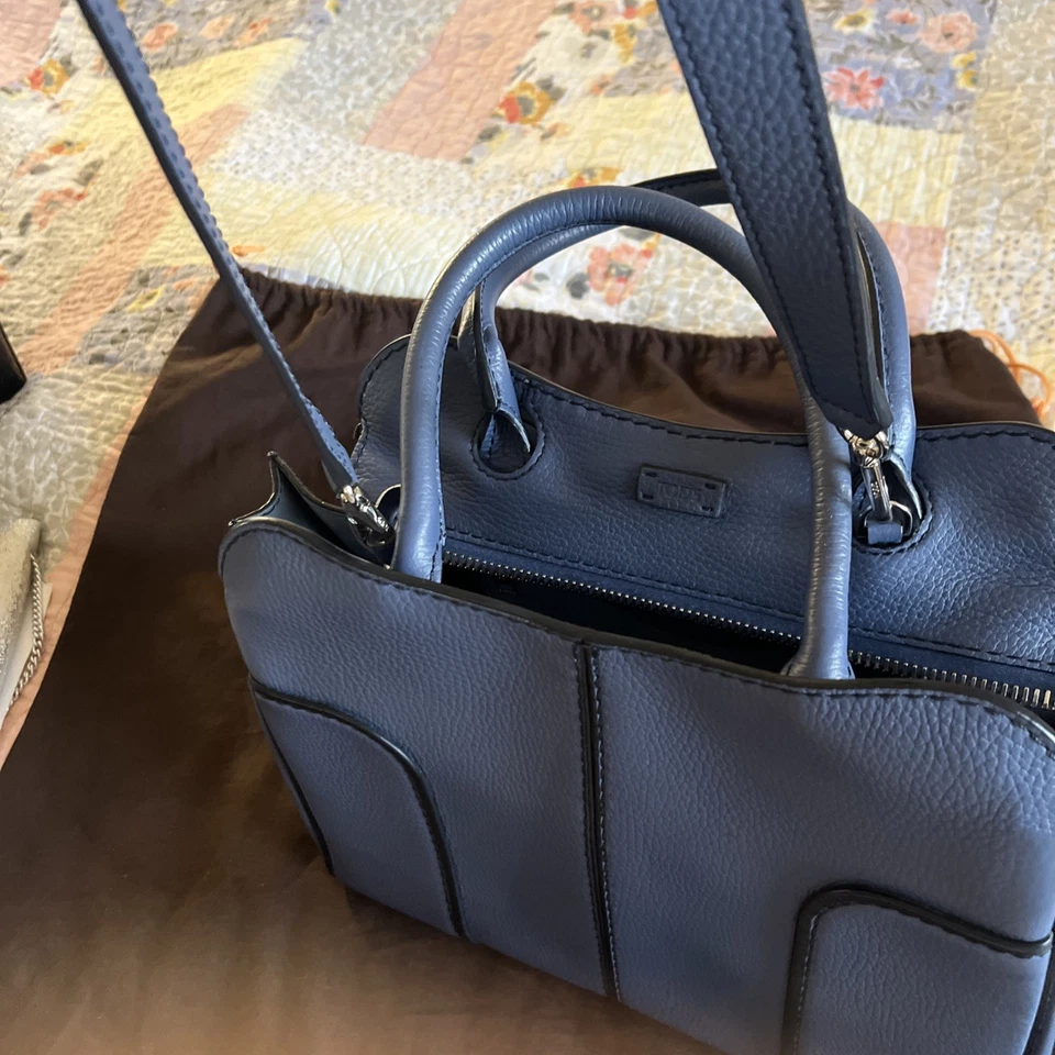 Tod Purse Blue Leather Crossbody Shoulder Handbag. Authentic Classy Bag - Image 4 of 4