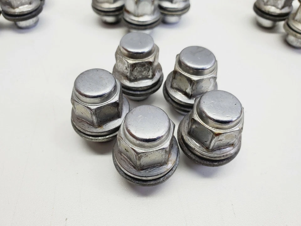 TOYOTA PRIUS COROLLA CAMRAY AVALON OEM LUGNUTS CROME SET 20, YOU WILL RECEIVE 20 - Image 3 of 4