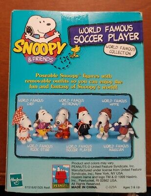 Hasbro Peanuts Snoopy & and Friends World Famous Collection Soccer Player  1998