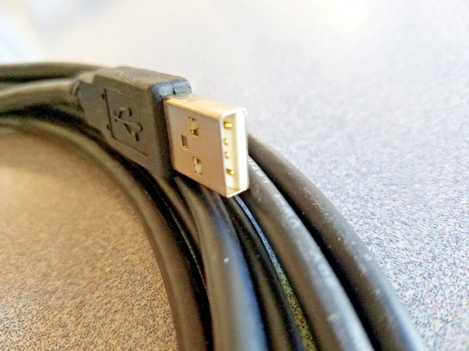 NetBotz USB Latching Cable 5M NBAC0214L - Image 3 of 4