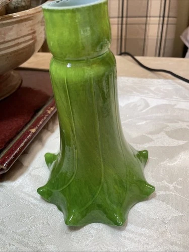 Dale Tiffany Style Green Blown Glass Tulip Lamp Shade 6 X 4- 3/4” Excellent.