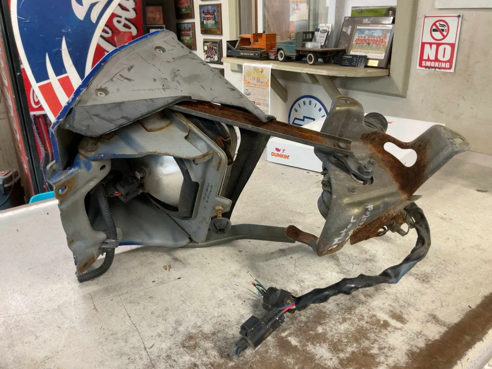 Faro izquierdo MITSUBISHI STARION 83 84 85 86 87 88 89 LH LUZ PROBADO AZUL Foto 2 de 4