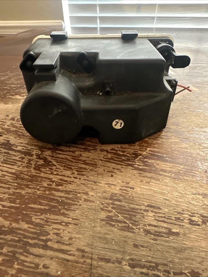 1978-1988 Mercedes Benz 560SL 450SL 380SL Vacuum pump Door Lock 0008001148 OEM.U - Image 2 of 4