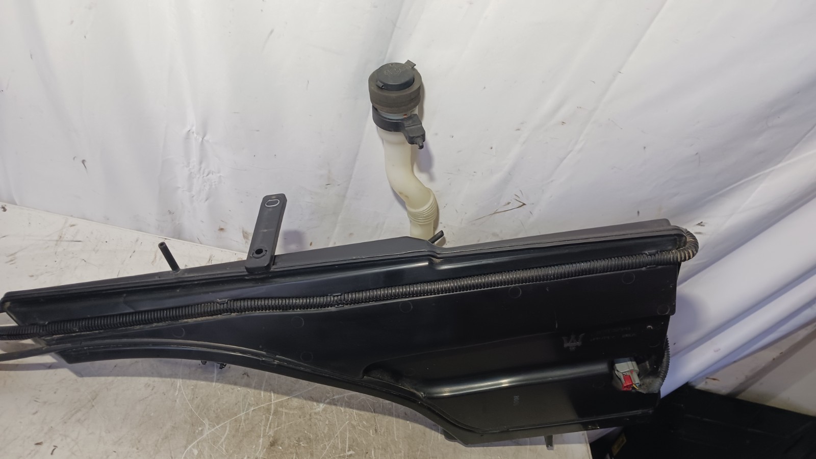 Maserati Levante 2017-2024 Washer fluid P/N 670032343