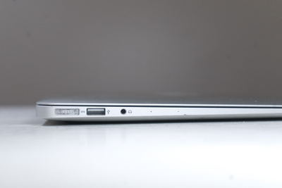 APPLE MACBOOK AIR A1466 128GB 8GB i5 1.3 GHz HD GRAPHICS 5000