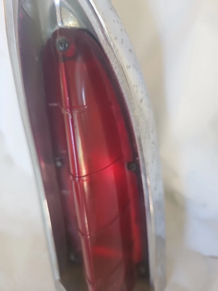 Oldsmobile Fiesta 88 1960 vagón LH conjunto de luces traseras laterales para pasajeros 5950900 02 Foto 3 de 4