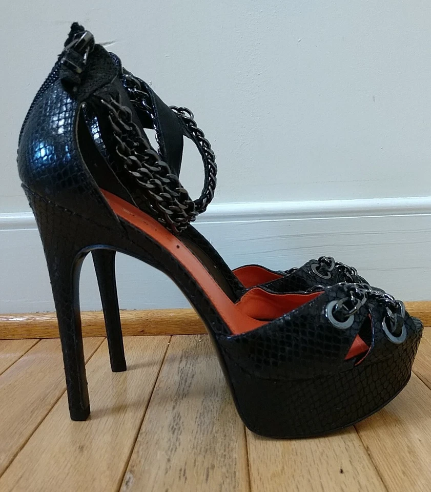 NUEVO $99.97 Via Spiga piel de serpiente tacones de aguja en relieve con cadenas talla 7.5 Foto 2 de 4