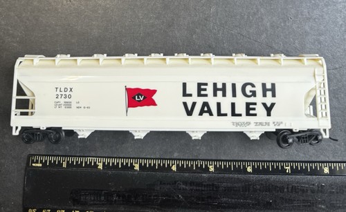 Tolva cubierta de 4 bahías escala N Bachmann plata 70577 TLDX Lehigh Valley #2730 | Zustand: Used