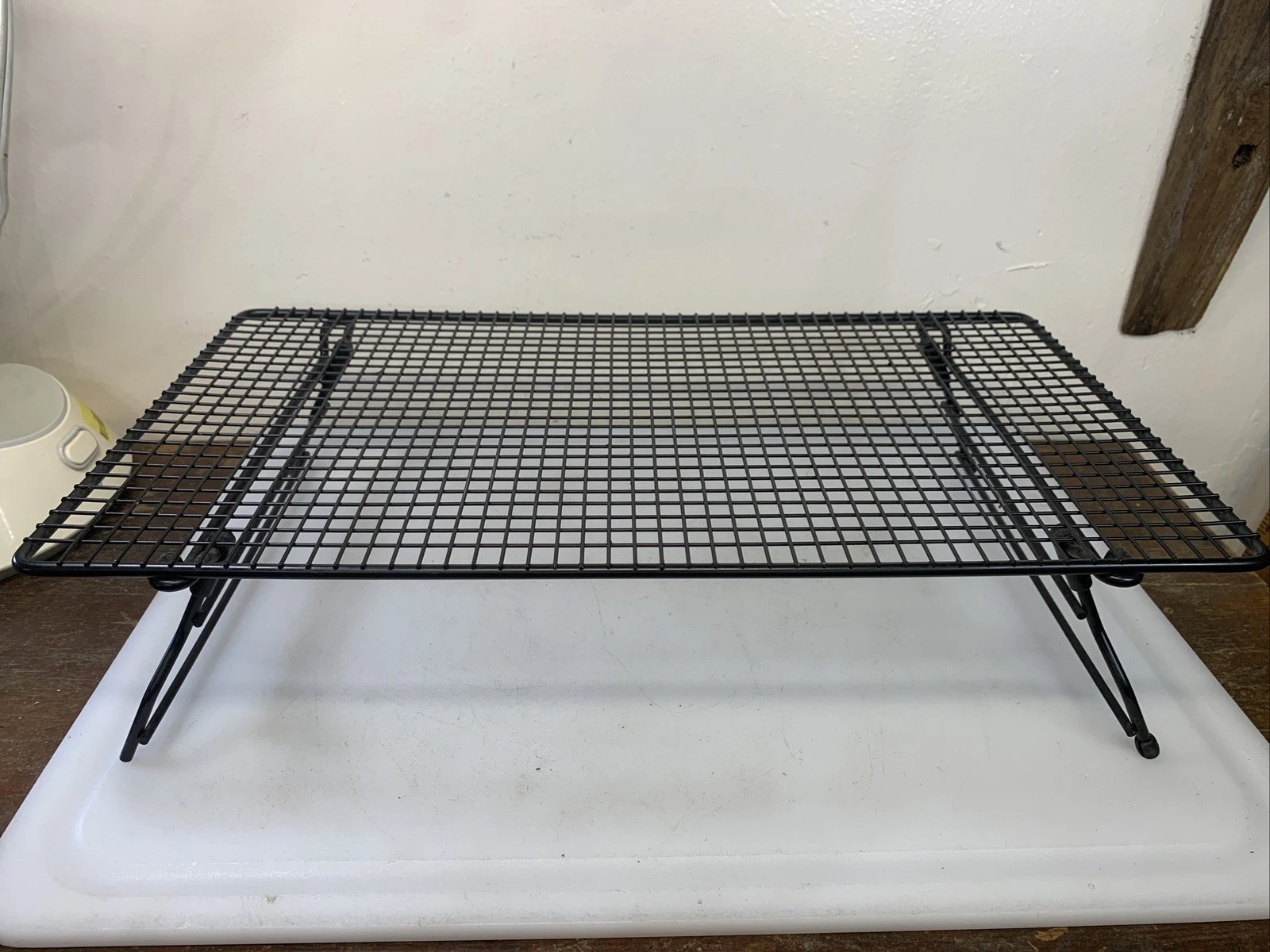 Pampered Chef STACKABLE COOLING RACK - Space Saving for Cookies & Candies!
Opens in a new window or