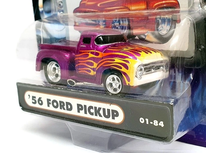 Muscle Machines масштаб 1:64 71151 01-84 - 1956 Ford пикап фиолетовый и пламенный - Изображение 2 из 4