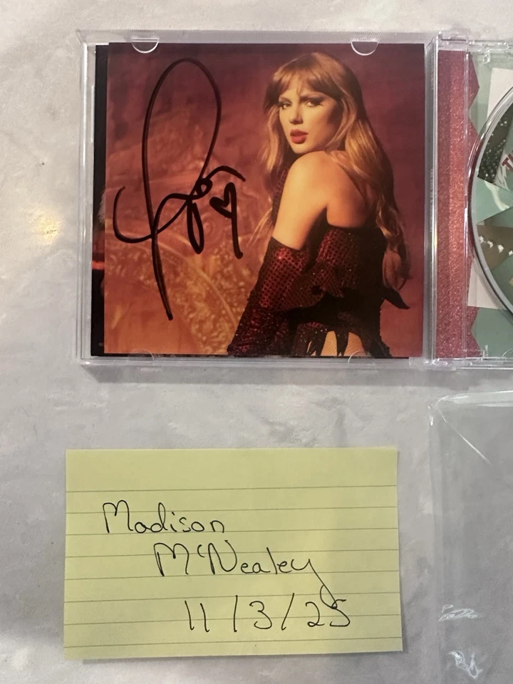 Rare LONG Signature Auto Taylor Swift Signed The Life Of A Showgirl CD Photo 3 - Image 3 of 4