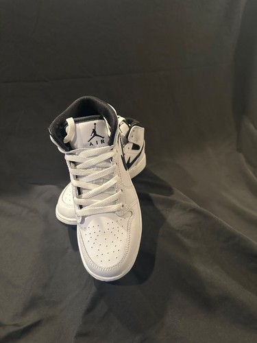 Brandneu Air Jordan in Box 1 Mid Schwarz Weiß Y4 - Bild 3 von 5