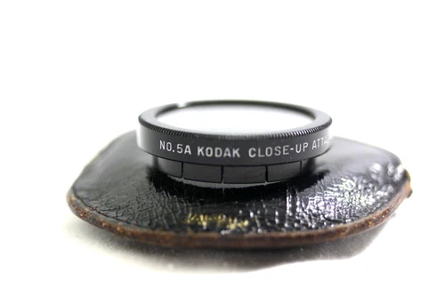 VINTAGE KODAK NO.5A 32MM PUSH-ON CLOSE-UP LENS ATTACHMENT WITH LEATHER CASE