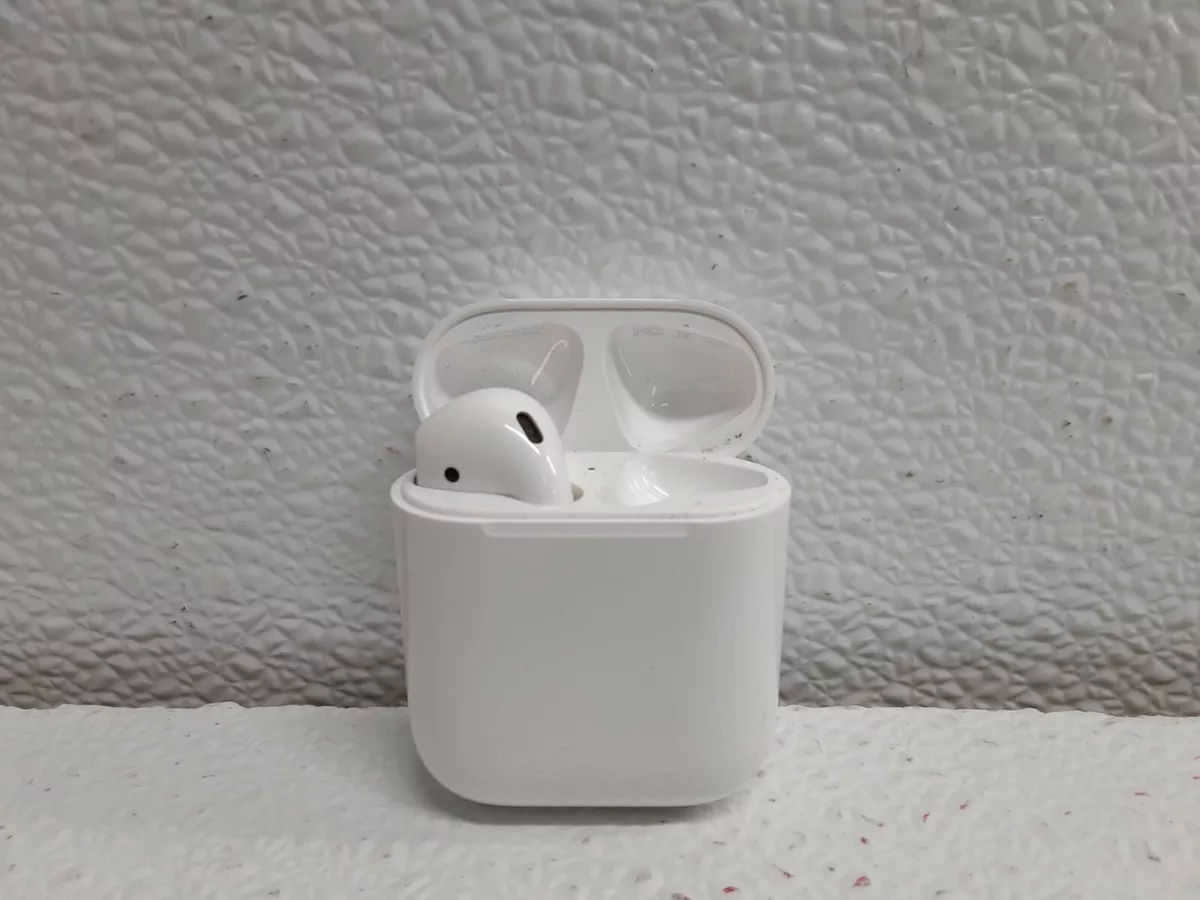 Apple AirPods 1st Generation with Charging Case (Missing the Right airpod)