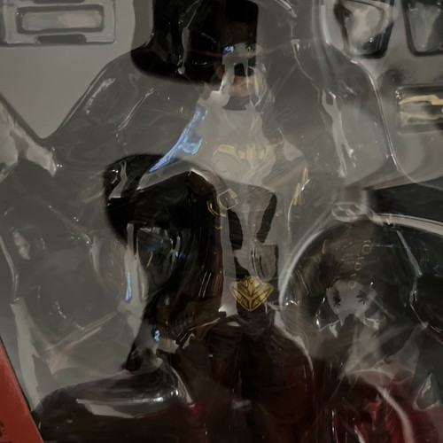 DC Comics: Batman Timeless Wild West Play Arts Kai Actionfigur - Bild 4 von 8