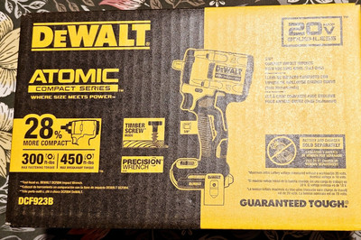 DEWALT DCF923B 20V 3/8inch Impact Wrench (Tool Only )