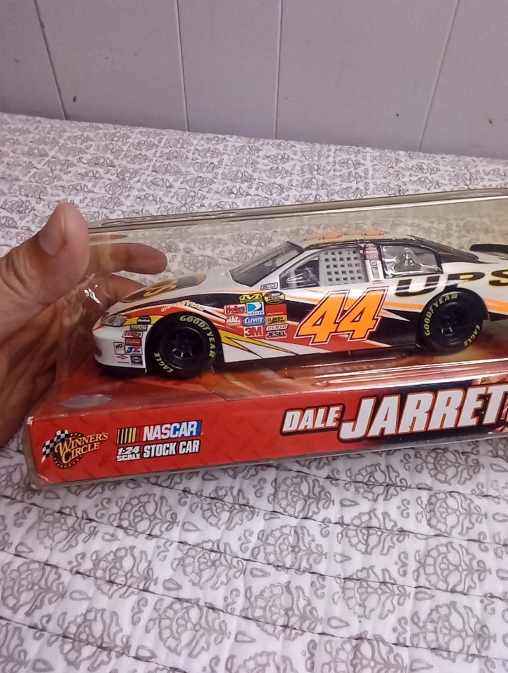2007 Winner's Circle NASCAR #44 Dale Jarrett UPS Toyota Camry White Scale 1:24 - Image 3 of 4