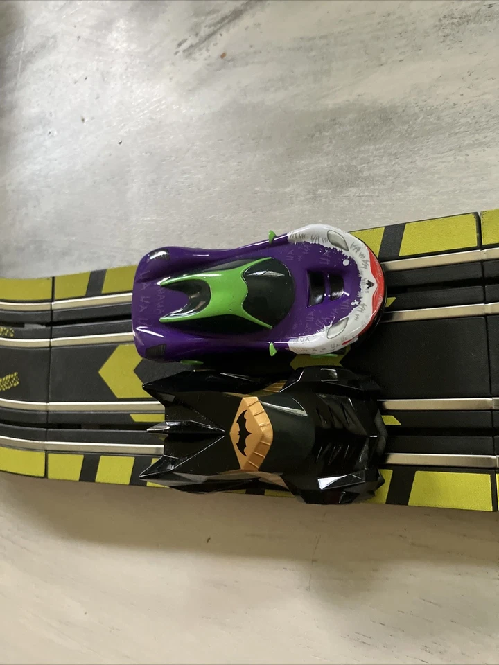 Justice League Batman vs Joker Battery Powered 1:64 Slot Car Race Track Set G115 - Image 4 of 4