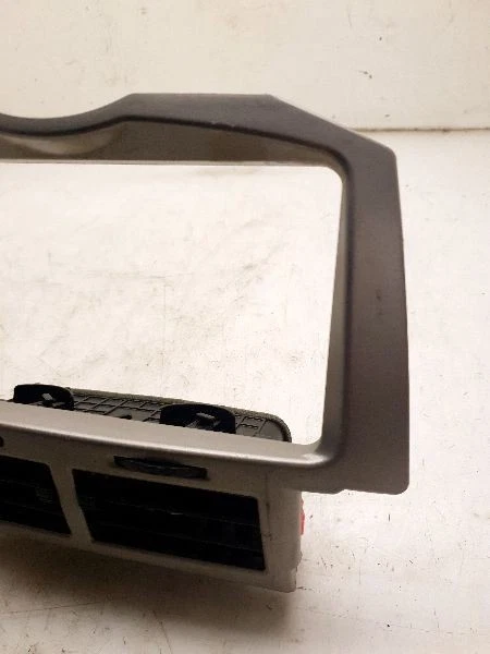 Toyota Yaris 2009 tablero radio bisel montaje  Foto 2 de 4