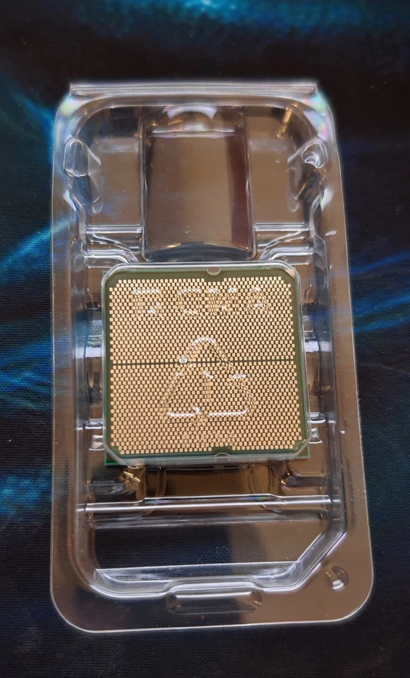 CPU AMD Ryzen 7 7800X3D (5 GHz, 8 Core, Socket AM5) - Immagine 3 di 4