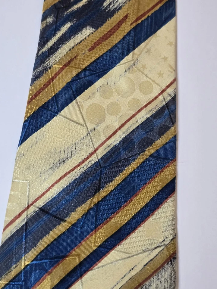 Corbata de seda de diseñador Brioni - Elegante patrón de rayas doradas y azules Foto 2 de 4