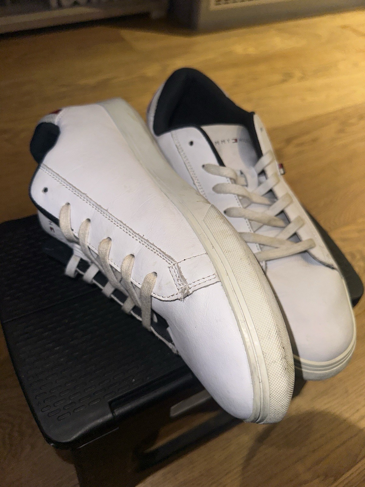 Tommy Hilfiger Essential Leather Trainers UK11 - Stylish Comfort image 2