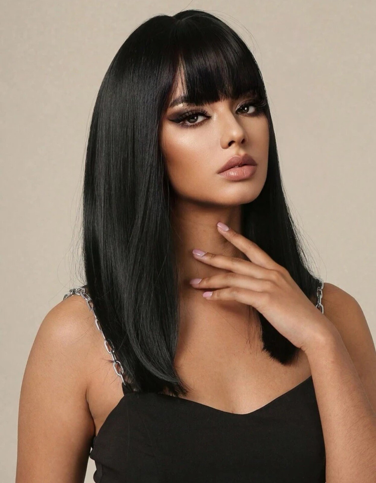 Perruque synthétique noire frange 40cm solution perte de cheveux et 4 bonnets doux - 3