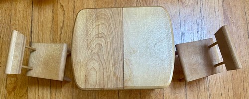 Strombecker Puppenhausmöbel: Wippe, Etagenbetten, Tisch & Stühle, Himmelbett - Bild 5 von 23