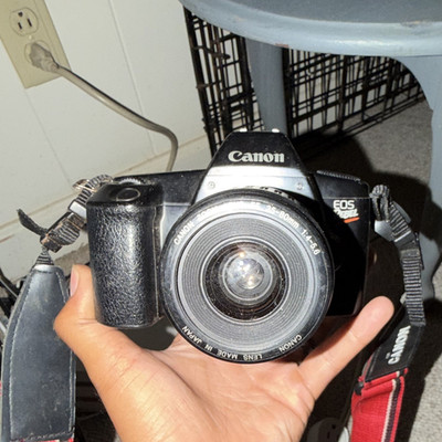 Canon EOS Rebel 35mm SLR Film Camera Black Auto/Manual Focus w/ Zoom Lens