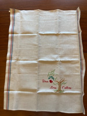 ''One pulls the other'' towel. Cm 73 x 56. Never used.