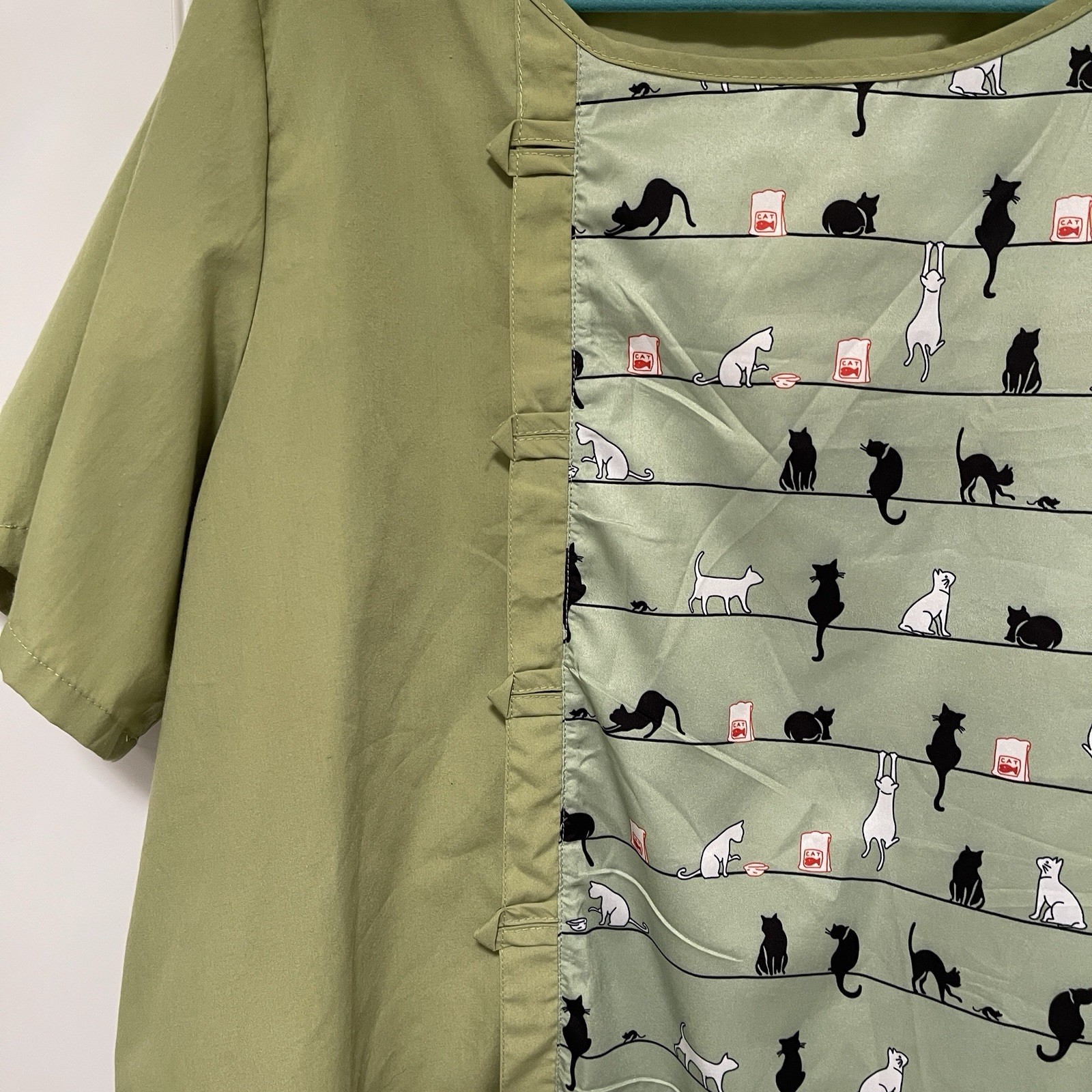 Green Cat Print Half-Solid Half-Pattern Top Quirk… - image 4