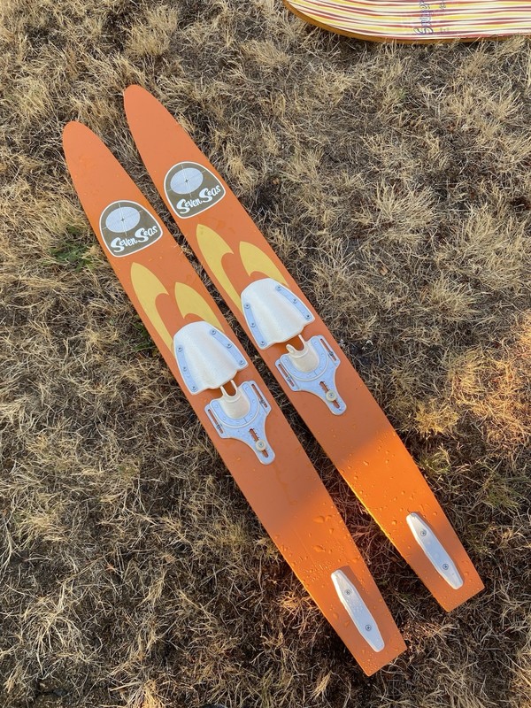VINTAGE SEVEN SEAS KIDS CHILDRENS WOOD WATER SKIS LIKE CAPTAIN KIDS VGC++