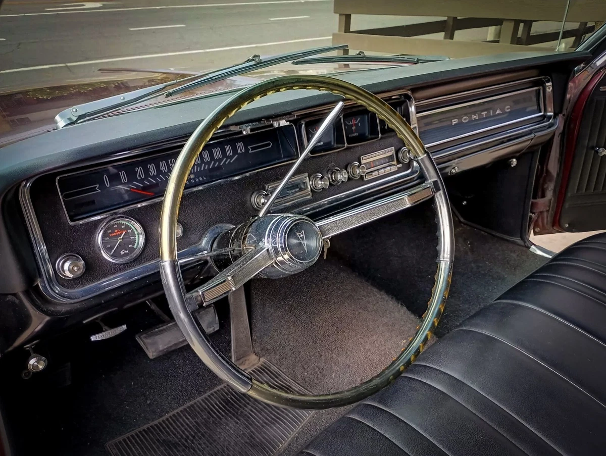 1966 Pontiac Ventura 421 - steering wheel, dashboard